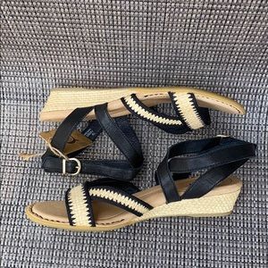 born cascade sandal